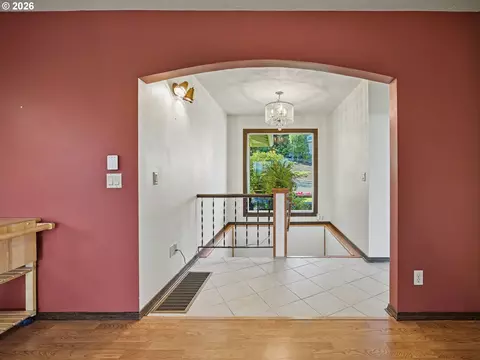Entry Way - 407 SW 7th St, Gresham, OR 97080 photo 1 of 3