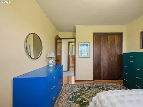 Bedroom - 407 SW 7th St, Gresham, OR 97080 photo 5 of 6