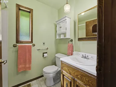 Bath - 407 SW 7th St, Gresham, OR 97080 photo 1 of 4