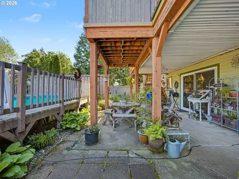 Exterior - 407 SW 7th St, Gresham, OR 97080 photo 7 of 11
