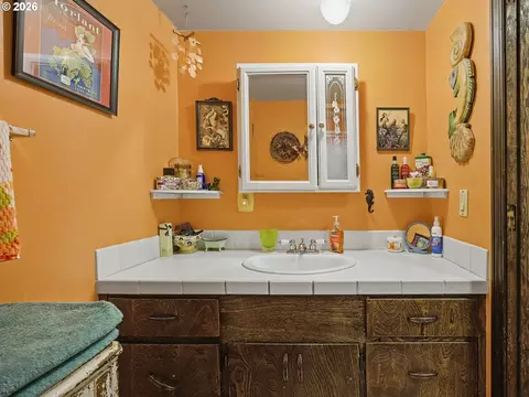 Bath - 407 SW 7th St, Gresham, OR 97080 photo 3 of 4
