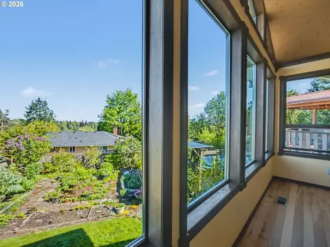Exterior - 407 SW 7th St, Gresham, OR 97080 photo 1 of 11