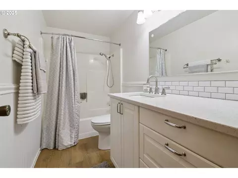Bath - 31563 SE Lusted Rd, Gresham, OR 97080 photo 3 of 4