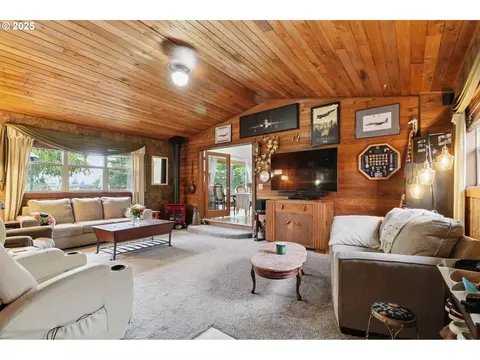 Living - 31563 SE Lusted Rd, Gresham, OR 97080 photo 2 of 3