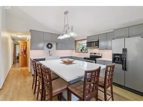 Kitchen - 31563 SE Lusted Rd, Gresham, OR 97080 photo 1 of 2