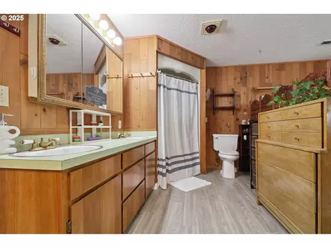 Bath - 31563 SE Lusted Rd, Gresham, OR 97080 photo 1 of 4