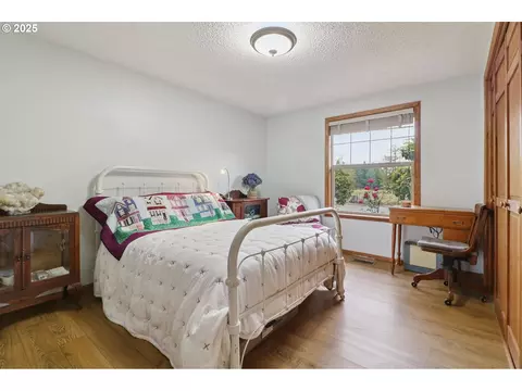 Bedroom - 31563 SE Lusted Rd, Gresham, OR 97080 photo 6 of 6