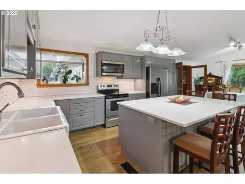 Kitchen - 31563 SE Lusted Rd, Gresham, OR 97080 photo 2 of 2