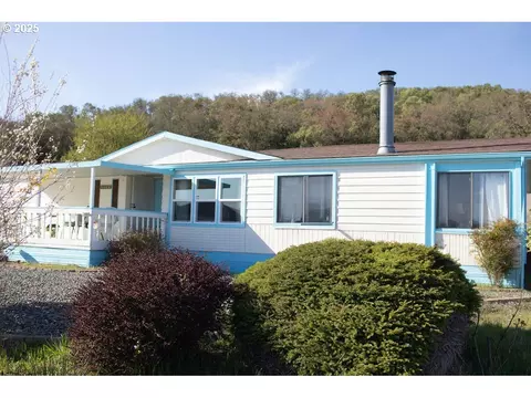 907 Shadow Ranch Ln, Roseburg, OR 97470