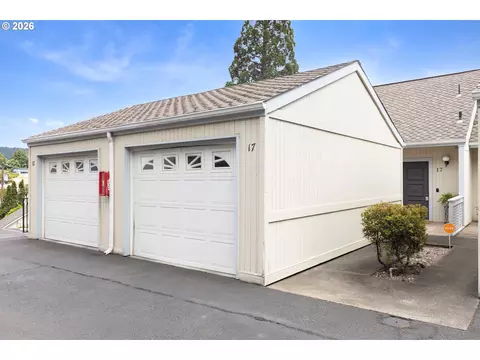 17 NW Mountain View Dr, Roseburg, OR 97471