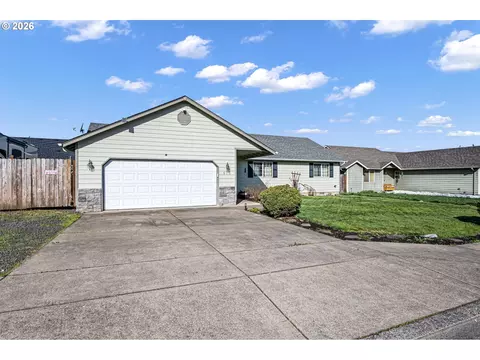 573 Creswood Dr, Creswell, OR 97426