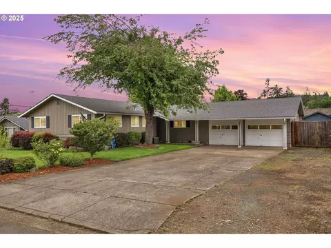 1808 S 4th St, Cottage Grove, OR 97424