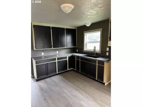 Kitchen - 3820 Dove Ln, Eugene, OR 97402 photo 1 of 1