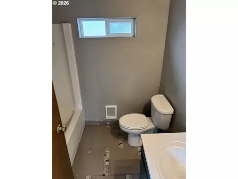 Bath - 3820 Dove Ln, Eugene, OR 97402 photo 2 of 2