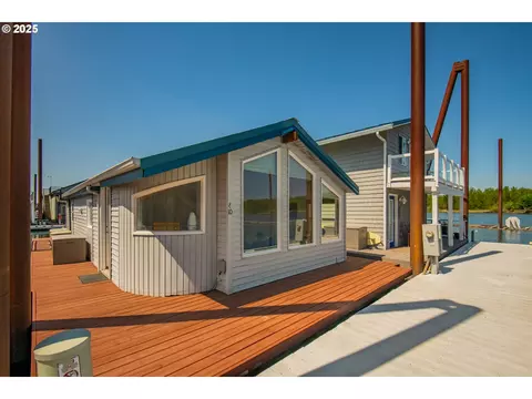 19609 NE Marine Dr #E -10, Portland, OR 97230