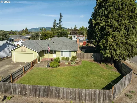 2403 15th St, Springfield, OR 97477