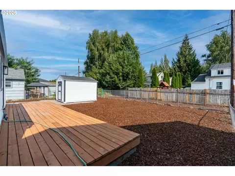 Exterior - 252 Douglas St, Longview, WA 98632 photo 6 of 8