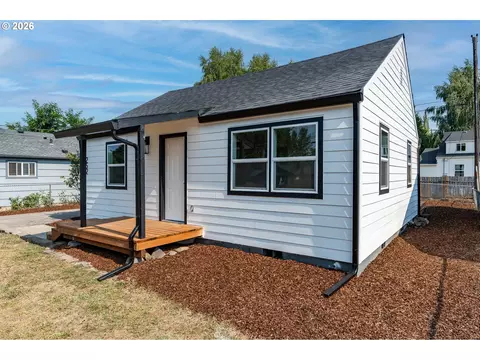 Exterior - 252 Douglas St, Longview, WA 98632 photo 2 of 8