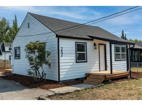 Exterior - 252 Douglas St, Longview, WA 98632 photo 3 of 8
