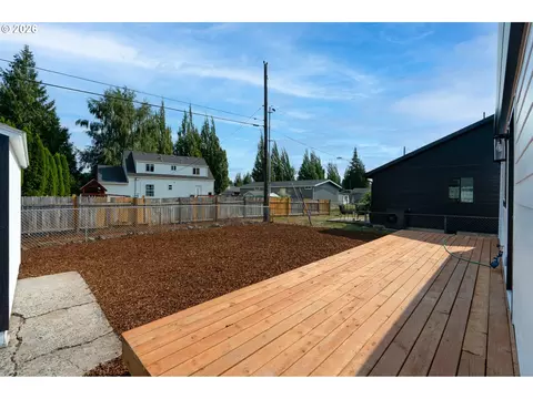 Exterior - 252 Douglas St, Longview, WA 98632 photo 4 of 8