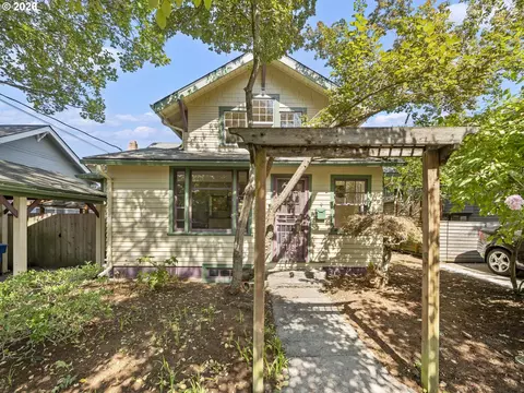 3917 SE Tibbetts St, Portland, OR 97202