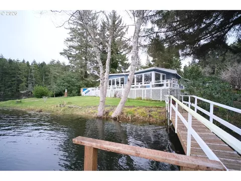 70214 Lakewood Rd, North Bend, OR 97459