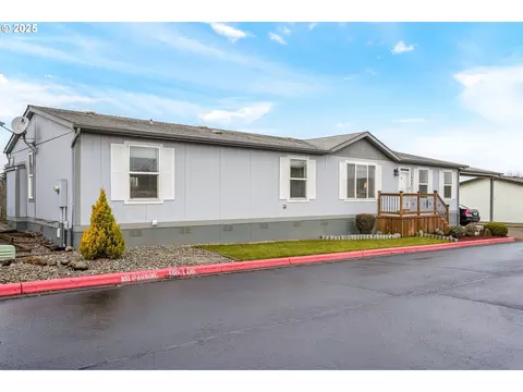 1015 Oak St #103, Silverton, OR 97381