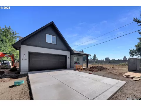 Exterior - 2132 Willona Dr, Eugene, OR 97408 photo 2 of 8