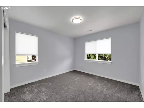 Bedroom - 2132 Willona Dr, Eugene, OR 97408 photo 5 of 9