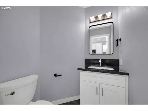 Bath - 2132 Willona Dr, Eugene, OR 97408 photo 1 of 5