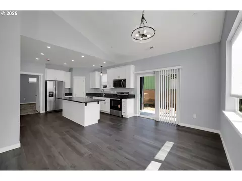 Other - 2132 Willona Dr, Eugene, OR 97408 photo 1 of 10