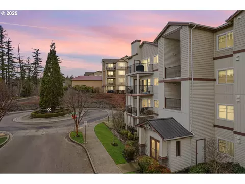 620 NW Lost Springs Ter #301, Portland, OR 97229