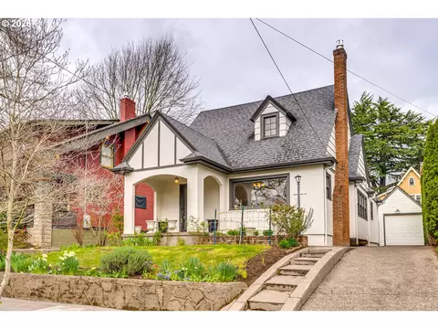 522 NE Royal Ct, Portland, OR 97232