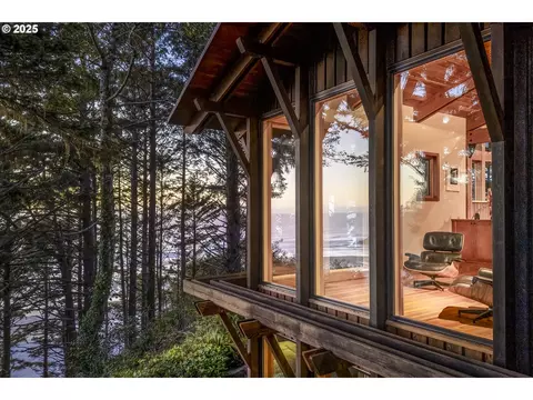 4205 Knoll Ter, Neskowin, OR 97149