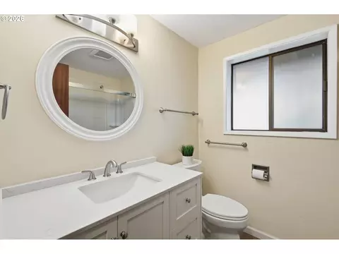 Bath - 2804 Arline Way, Eugene, OR 97403 photo 4 of 5
