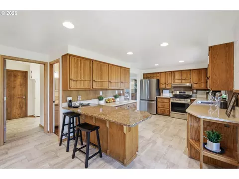 Kitchen - 2804 Arline Way, Eugene, OR 97403 photo 2 of 6