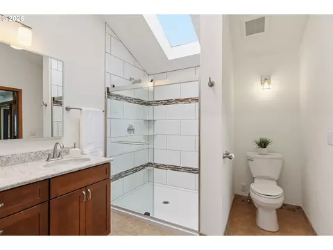 Bath - 2804 Arline Way, Eugene, OR 97403 photo 1 of 5