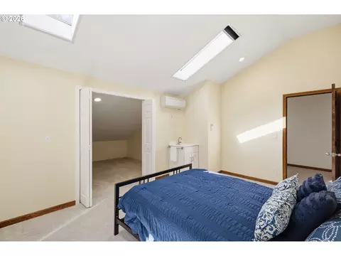 Bedroom - 2804 Arline Way, Eugene, OR 97403 photo 5 of 5