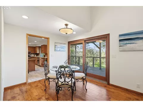 Dining - 2804 Arline Way, Eugene, OR 97403 photo 2 of 3