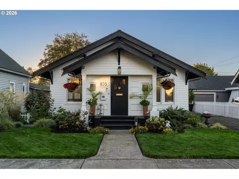 835 Maple St, Junction City, OR 97448