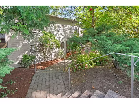 9855 SW 25th Ave, Portland, OR 97219