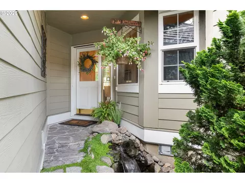 15647 NW Clubhouse Dr, Portland, OR 97229