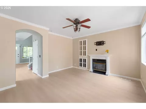 Living - 1871 Heitzman Way, Eugene, OR 97402 photo 5 of 6