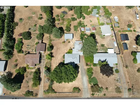 267 Crest Dr, Myrtle Creek, OR 97457