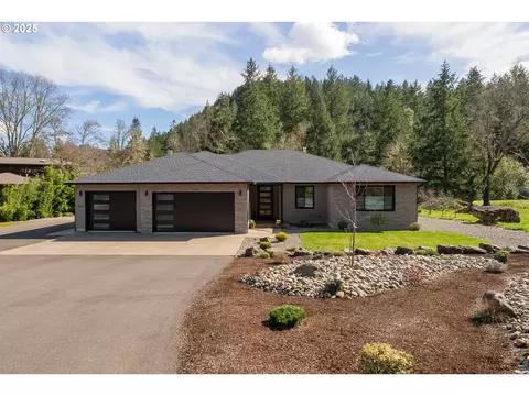 360 Champagne Creek Dr, Roseburg, OR 97471