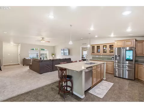 Kitchen - 1282 E 3rd St #59, Lafayette, OR 97127 photo 5 of 6