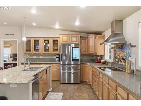 Kitchen - 1282 E 3rd St #59, Lafayette, OR 97127 photo 4 of 6