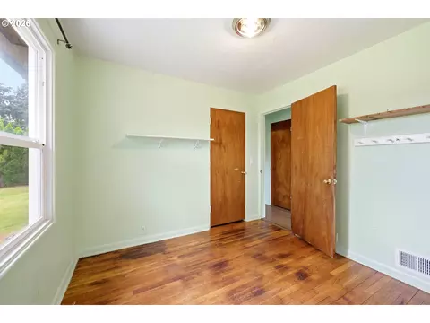 Bedroom - 18121 SE Langensand Rd, Sandy, OR 97055 photo 6 of 6