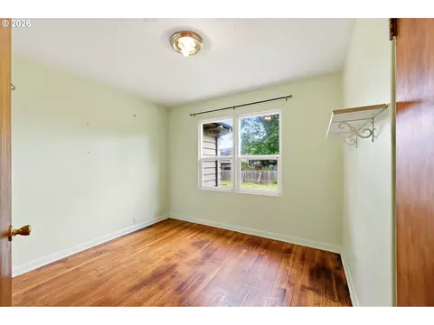 Bedroom - 18121 SE Langensand Rd, Sandy, OR 97055 photo 5 of 6