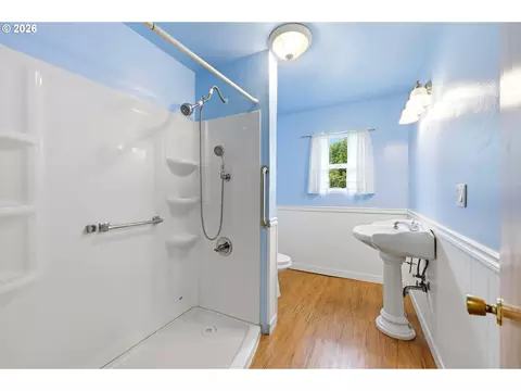 Bath - 18121 SE Langensand Rd, Sandy, OR 97055 photo 1 of 1